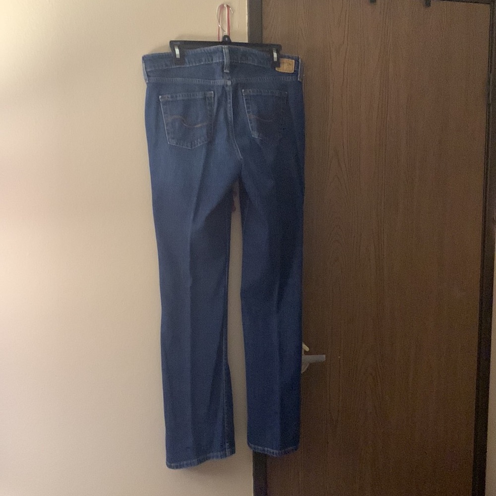 Signature Levi’s. Low rise bootcut. - Picture 2 of 2